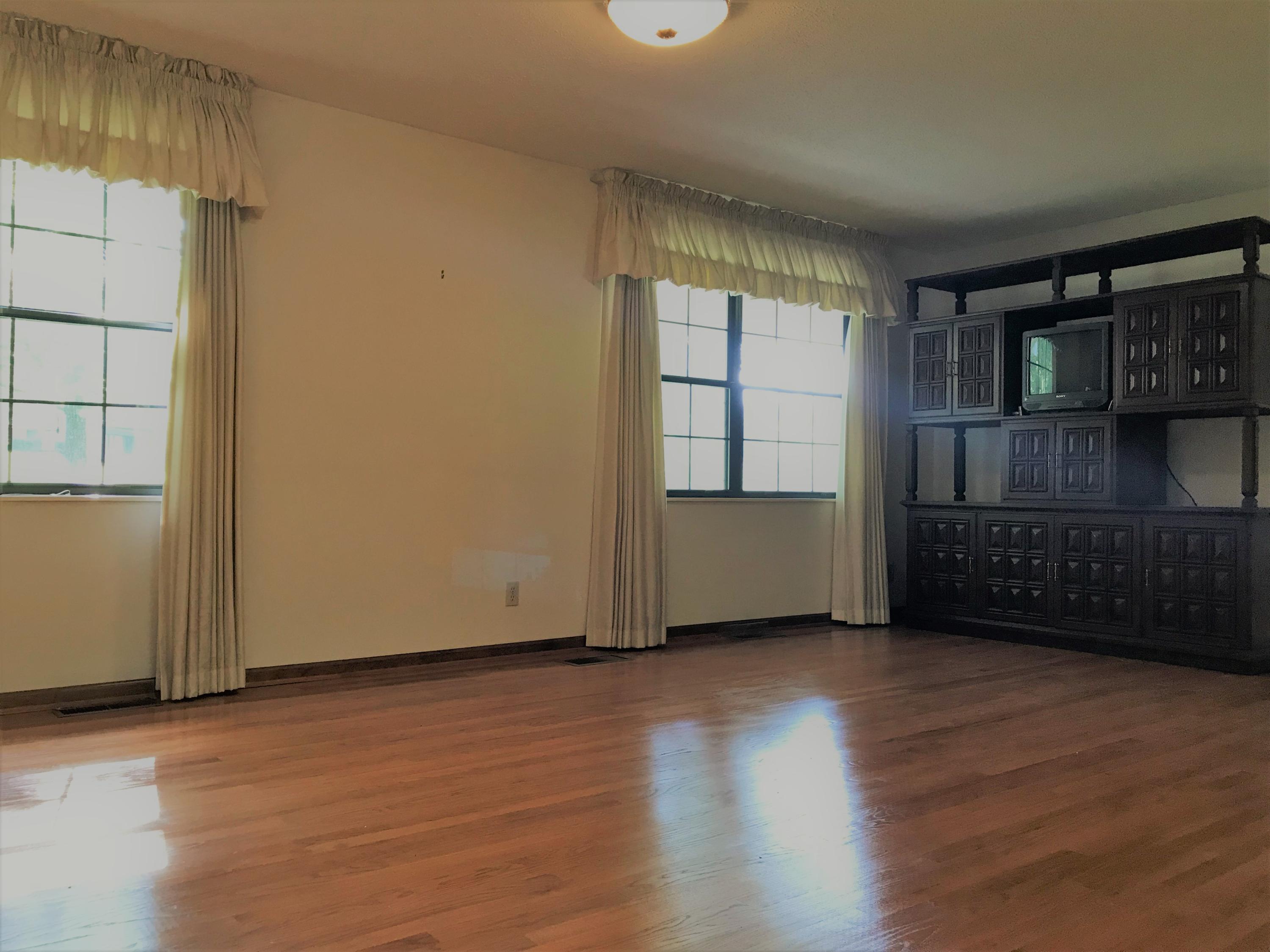 442 Orchard Knob Road Clinton, TN 37716 - Photo 7 of 17 Living Room-1