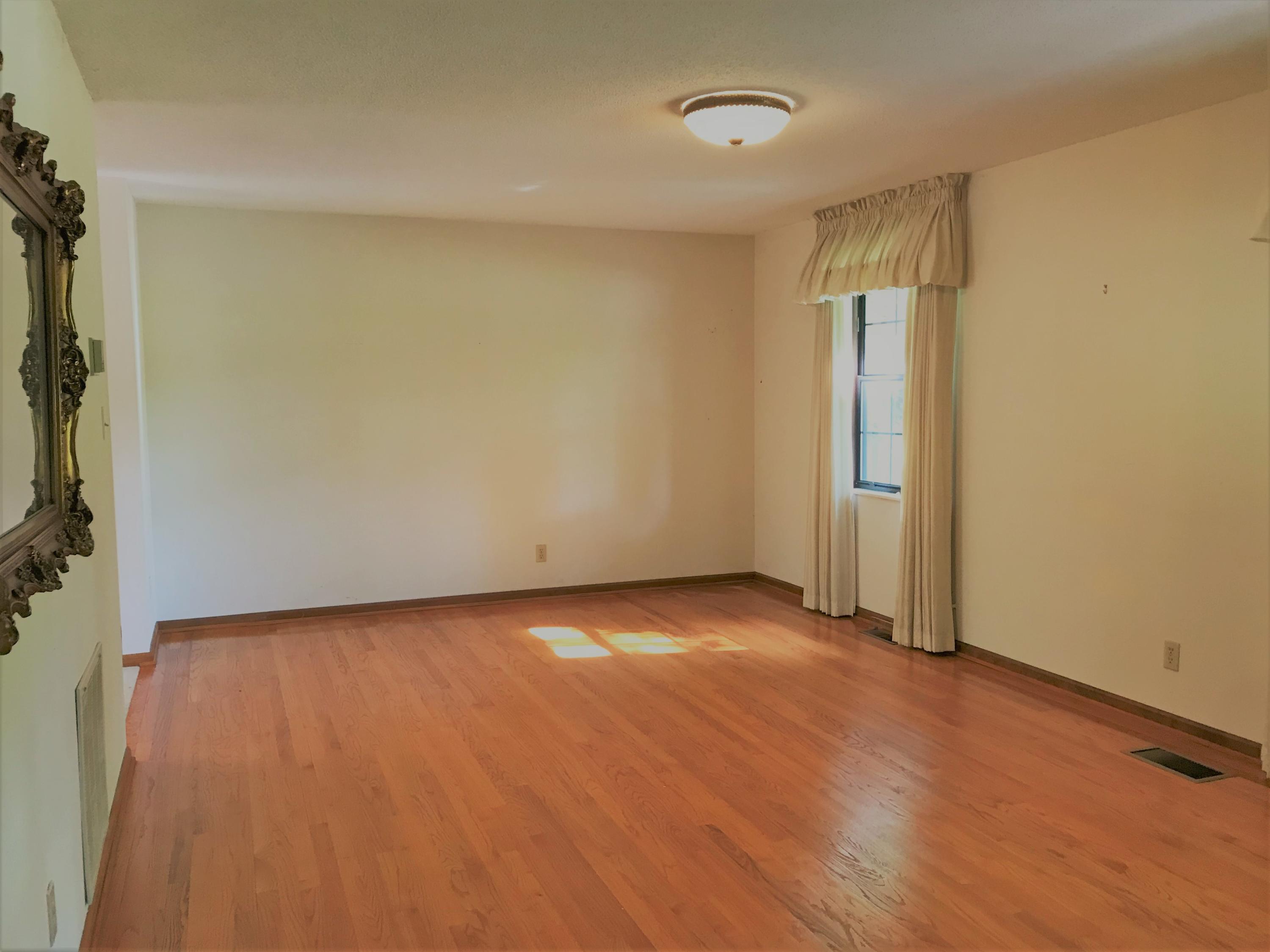 442 Orchard Knob Road Clinton, TN 37716 - Photo 8 of 17 Living Room-2