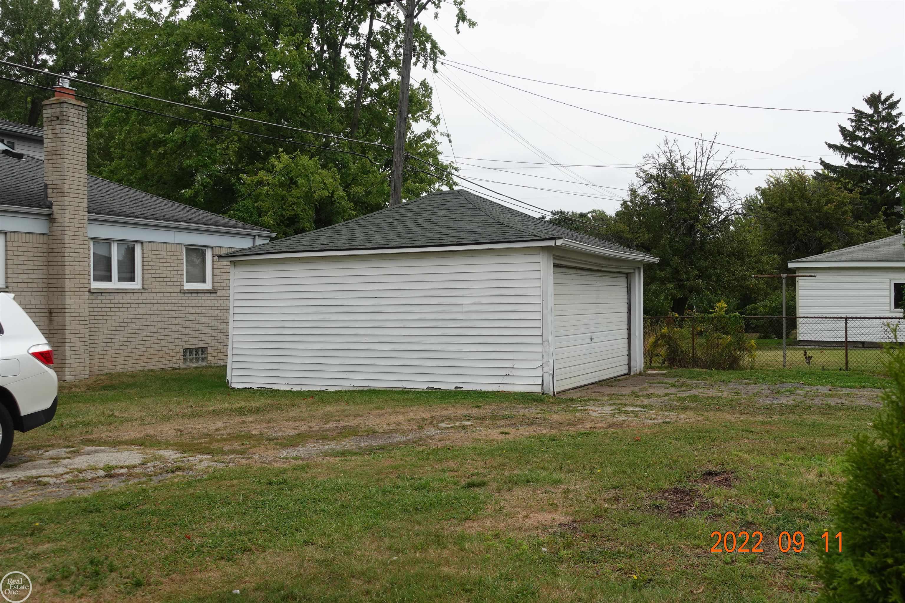 21603 Twelve Mile Road St. Clair Shores, MI 48081 - Photo 9 of 41