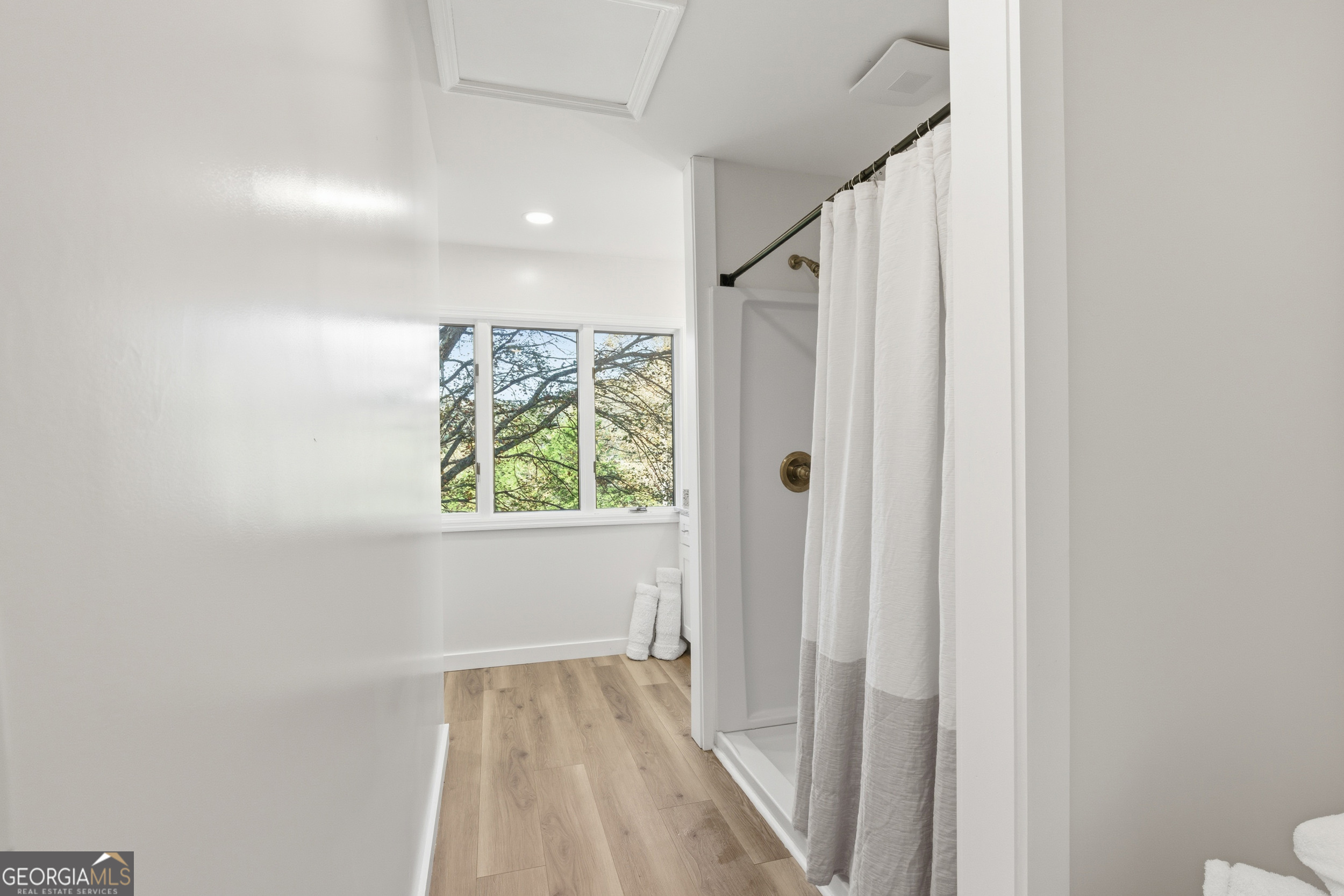 230 Majors Lane Rabun Gap, GA 30568 - Photo 37 of 54 a view of hallway with window