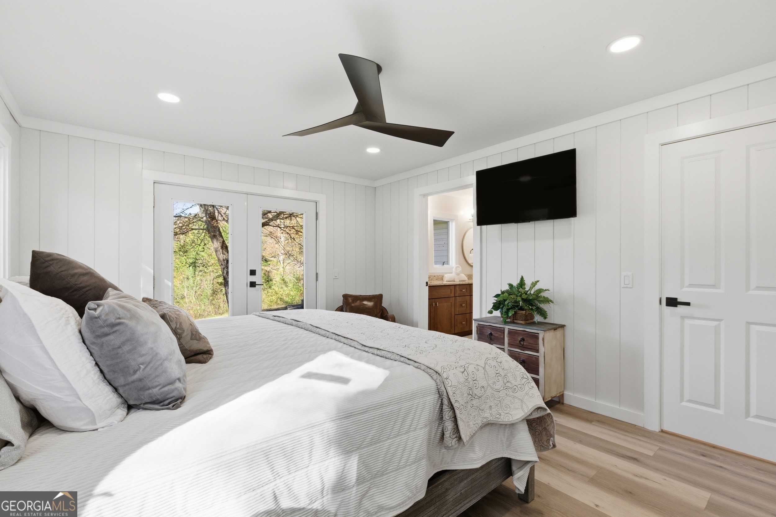 230 Majors Lane Rabun Gap, GA 30568 - Photo 10 of 54 a bedroom with a large bed and a flat screen tv