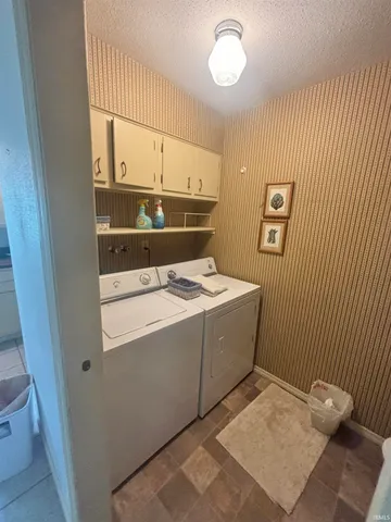 $279,900 | 2500 West Norwood Drive, Muncie, IN 47304