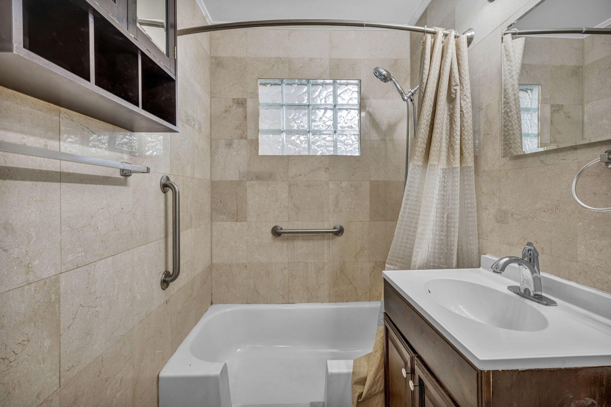 845 Exeter Road Columbus, OH 43213 - Photo 28 of 46 Bathroom