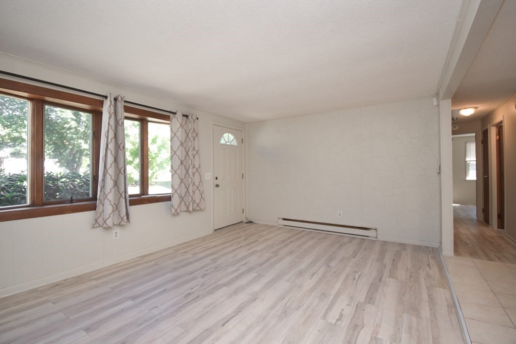 200 Moss Road Springfield, MA 01119 - Photo 4 of 33