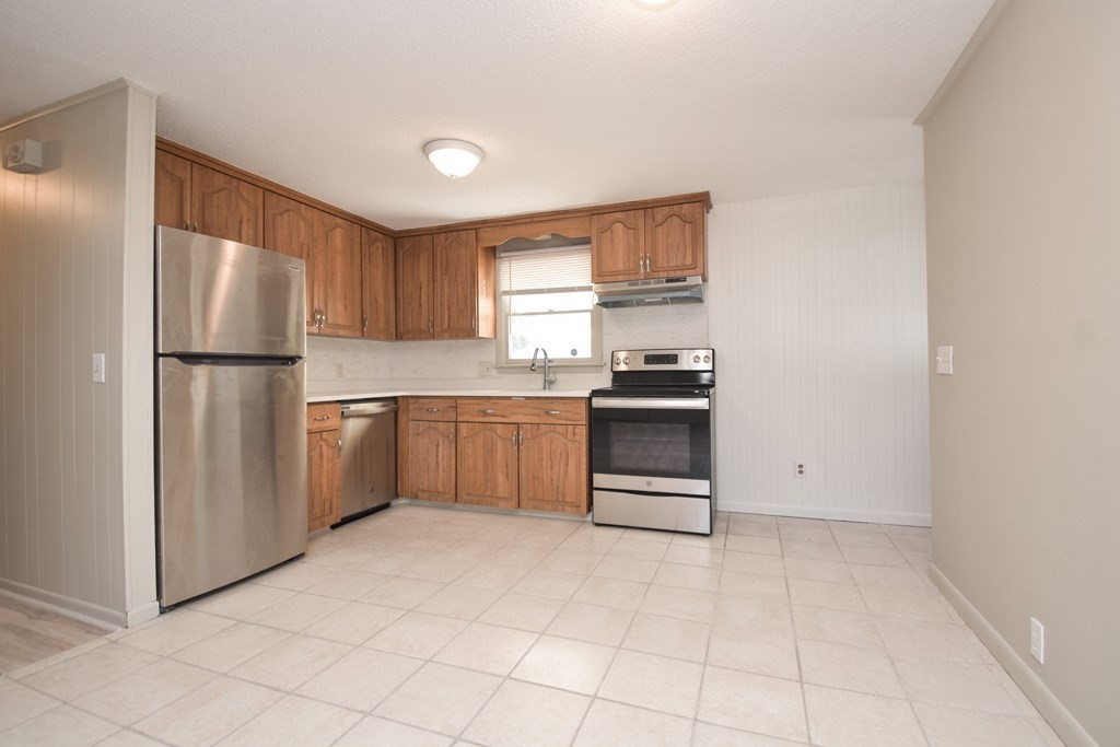200 Moss Road Springfield, MA 01119 - Photo 8 of 33
