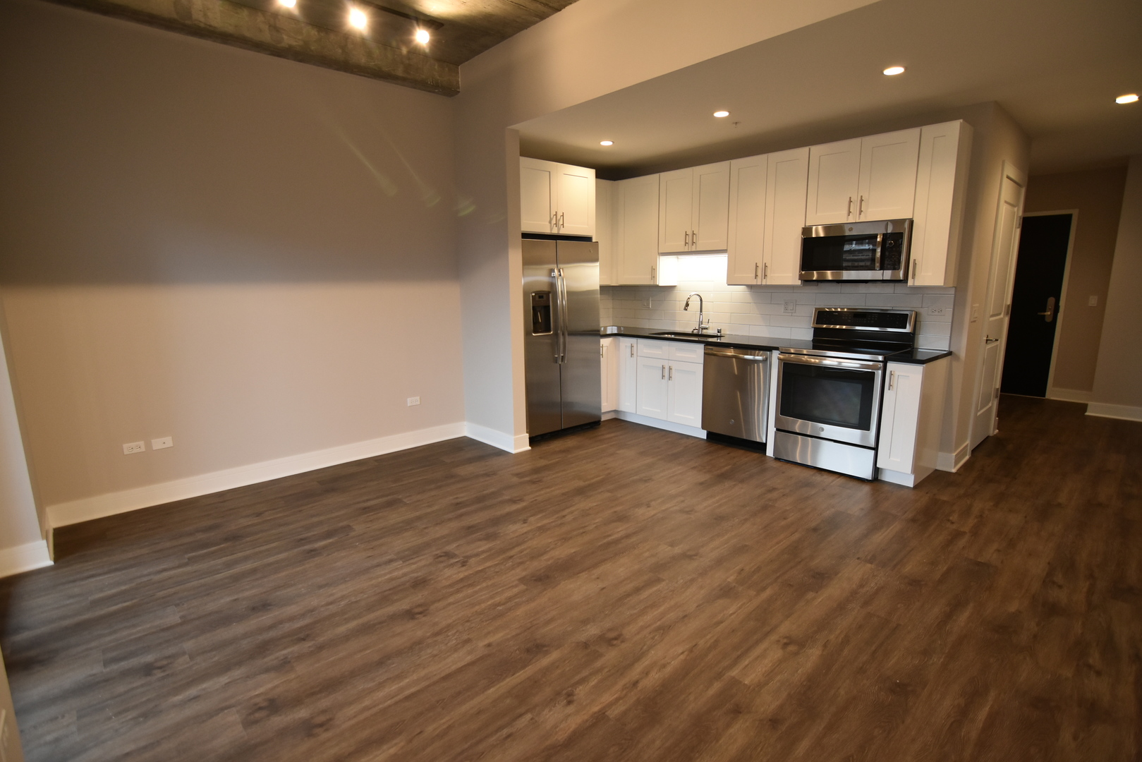 3833 North Broadway, Unit 722 Chicago, IL 60613 - Photo 2 of 17