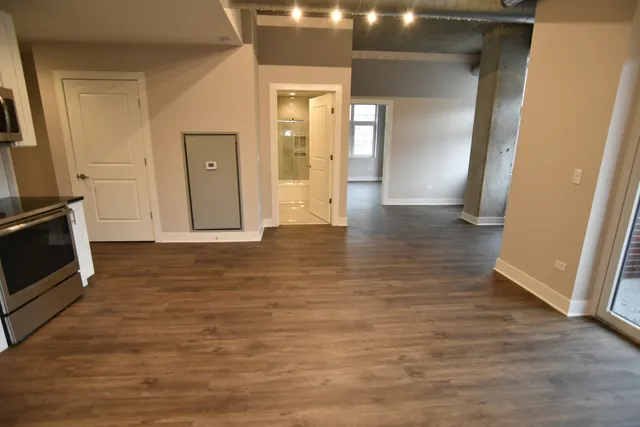 $4,275 | 3833 North Broadway, Unit 722, Chicago, IL 60613