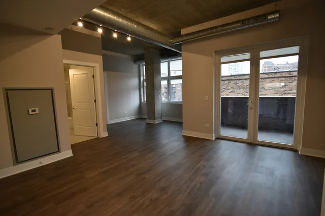 $4,275 | 3833 North Broadway, Unit 722, Chicago, IL 60613