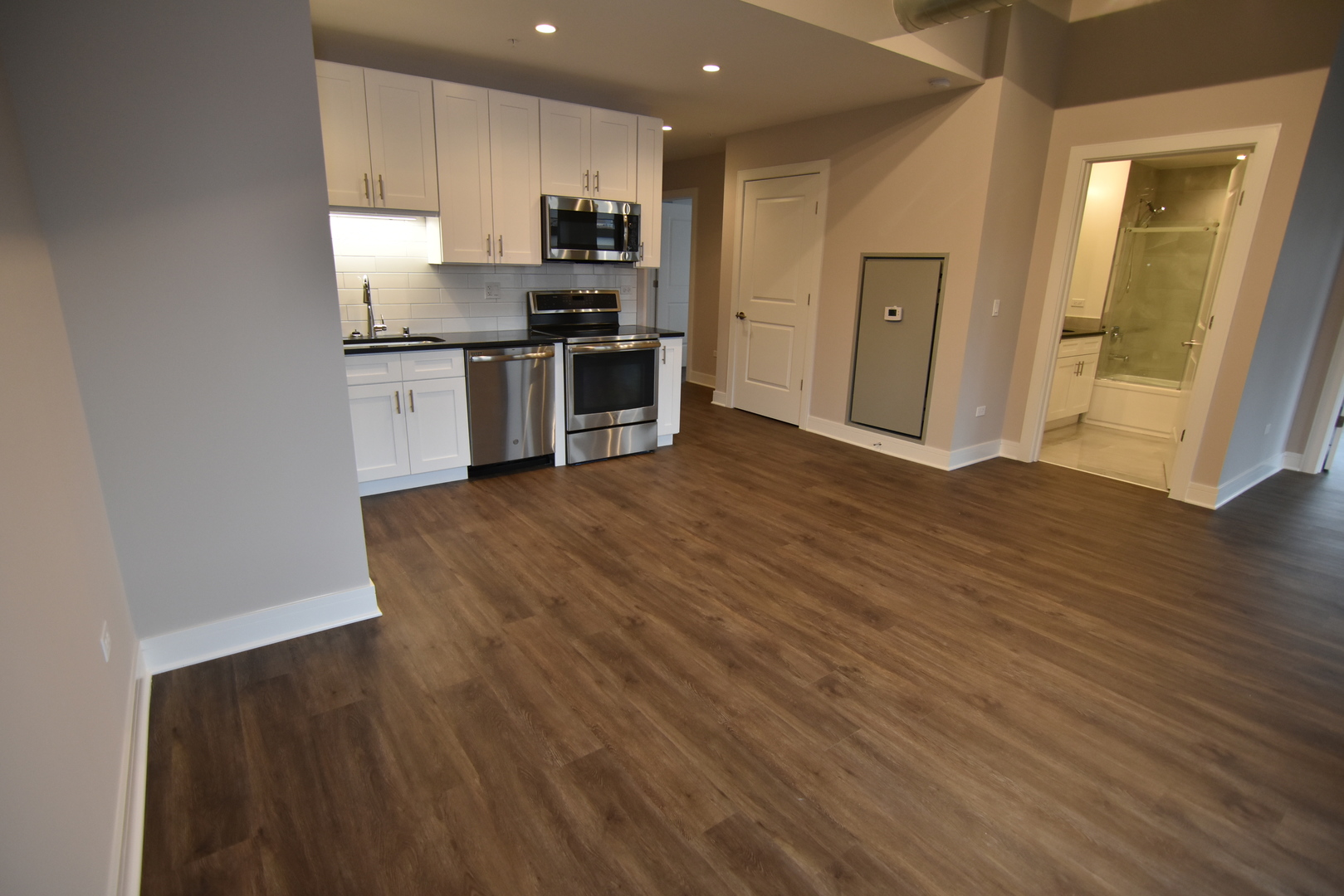 3833 North Broadway, Unit 722 Chicago, IL 60613 - Photo 7 of 17