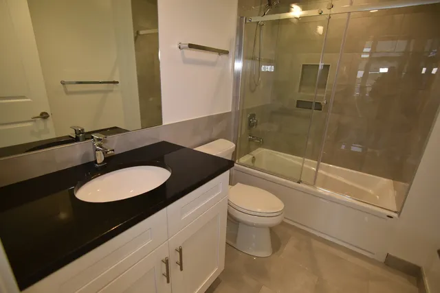 $4,275 | 3833 North Broadway, Unit 722, Chicago, IL 60613