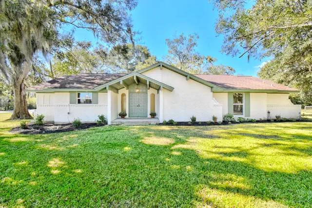 a view of a house with a backyard