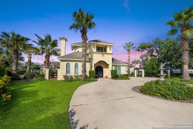 $840,000 | 213 Chattington Court, Castle Hills, TX 78216