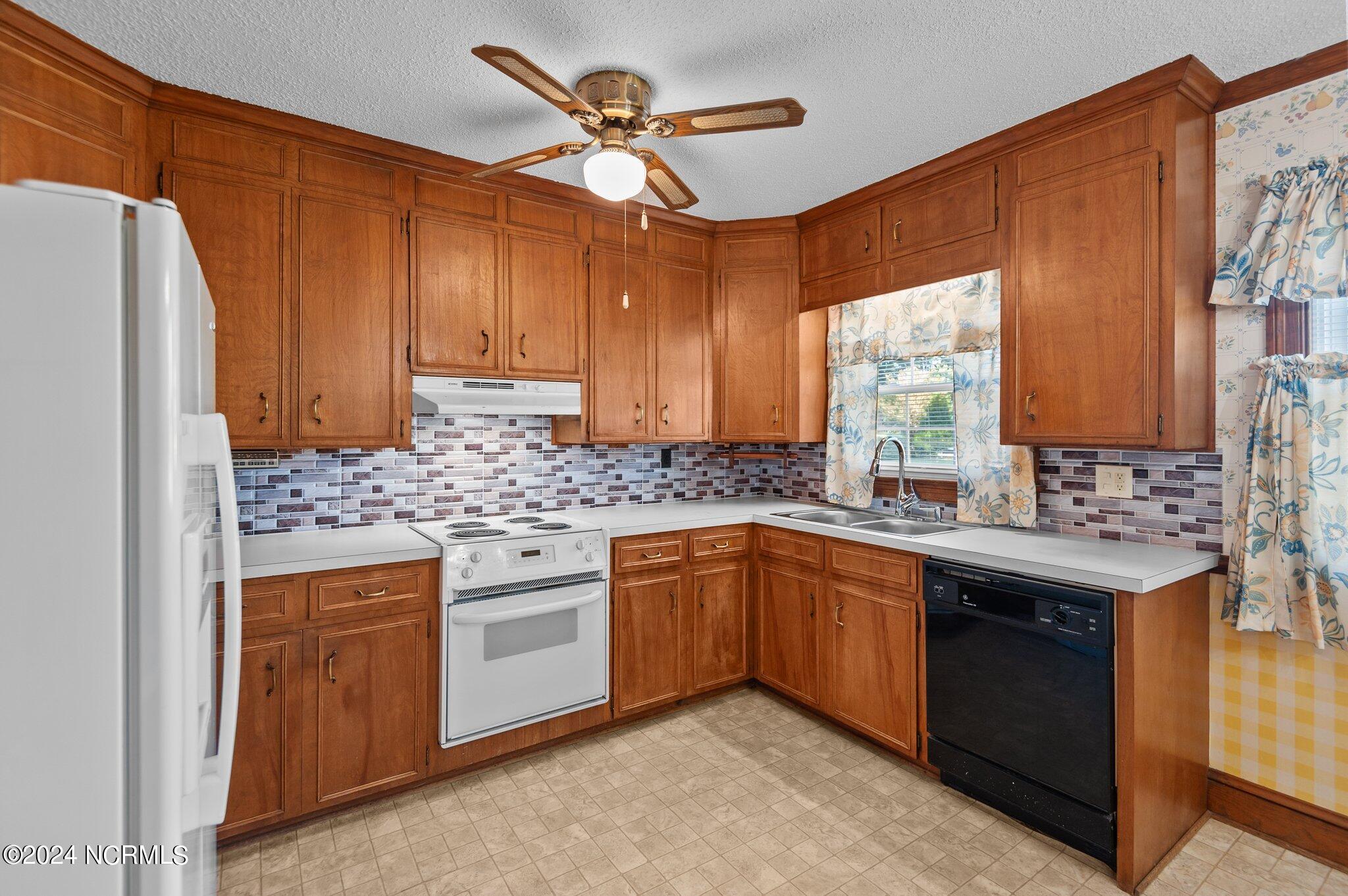 1804 Oxford Road Kinston, NC 28504 - Photo 5 of 45 6-web-or-mls-_DSC9539