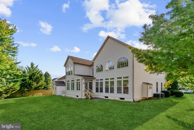 a view of an house with backyard space and garden