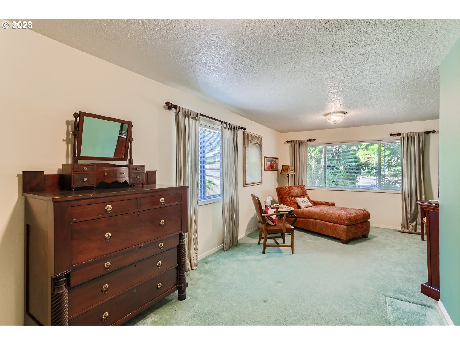 8220 Southwest Taylors Ferry Road Tigard, OR 97223 - Photo 18 of 38 a living room with furniture and a window