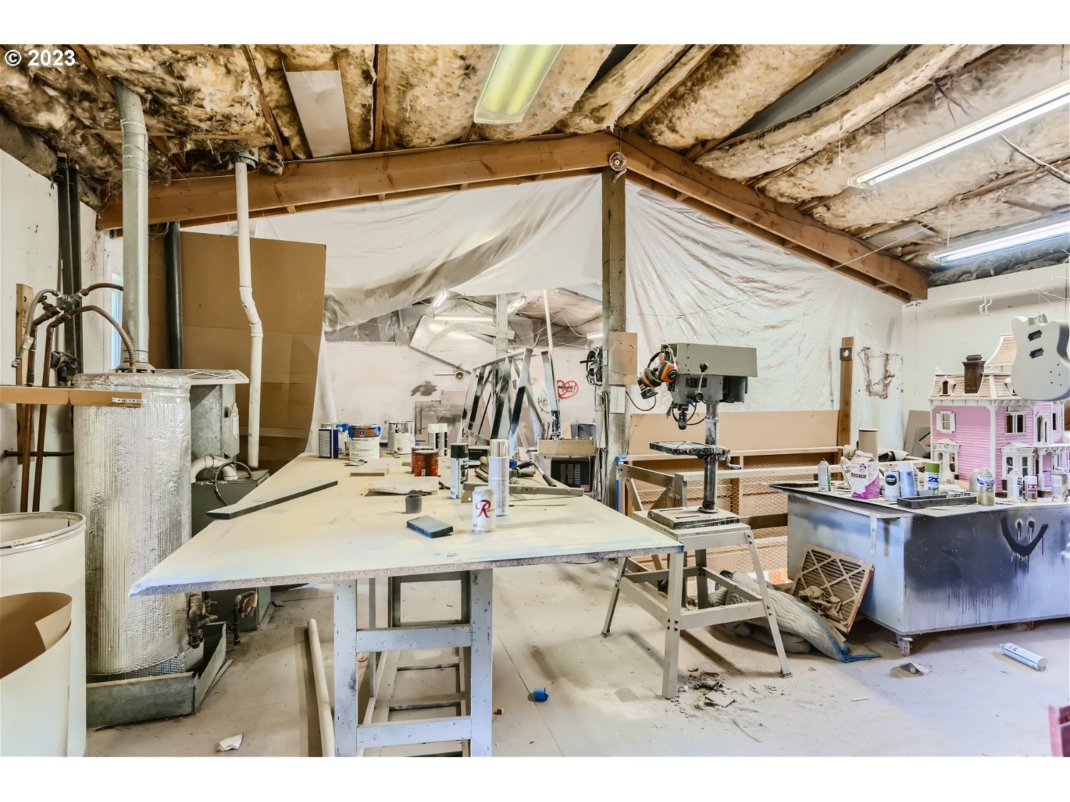 8220 Southwest Taylors Ferry Road Tigard, OR 97223 - Photo 25 of 38 a view of a dinning table and chairs in the patio
