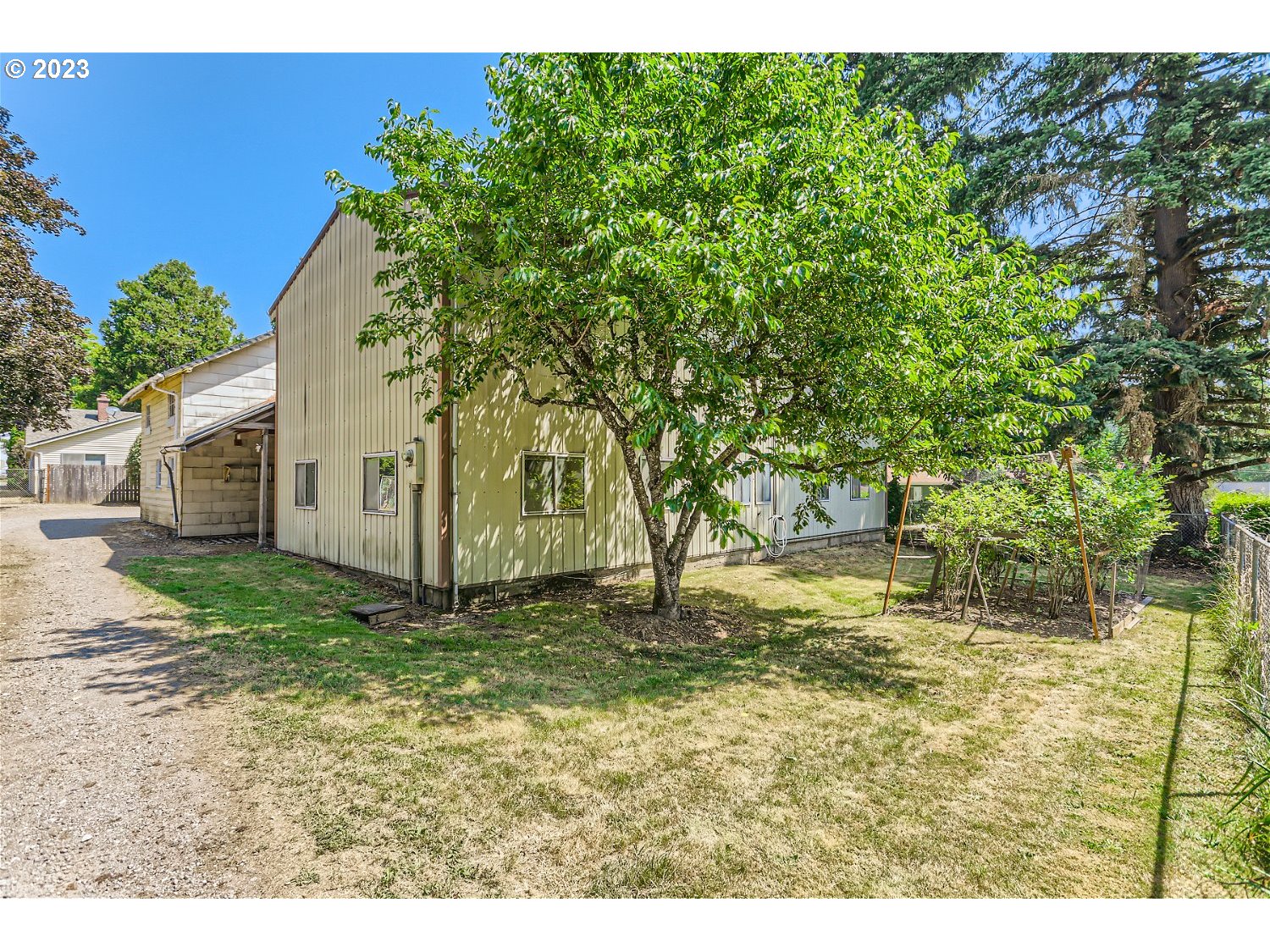 8220 Southwest Taylors Ferry Road Tigard, OR 97223 - Photo 34 of 38 a backyard of a house with lots of green space