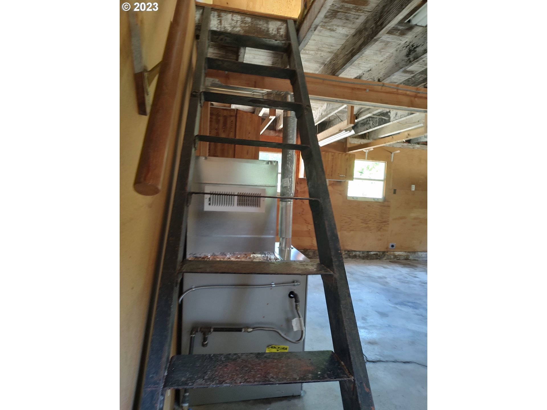 8220 Southwest Taylors Ferry Road Tigard, OR 97223 - Photo 37 of 38