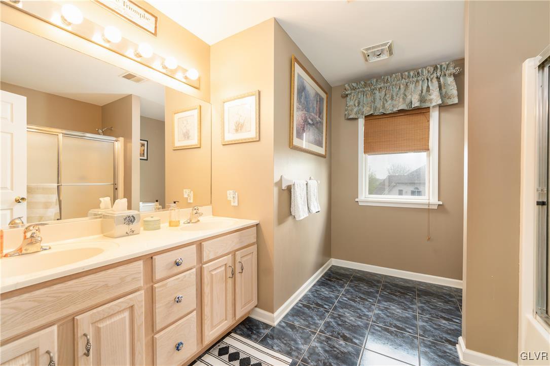 1618 Knollwood Road Bethlehem, PA 18015 - Photo 19 of 31 Full bath 2nd floor