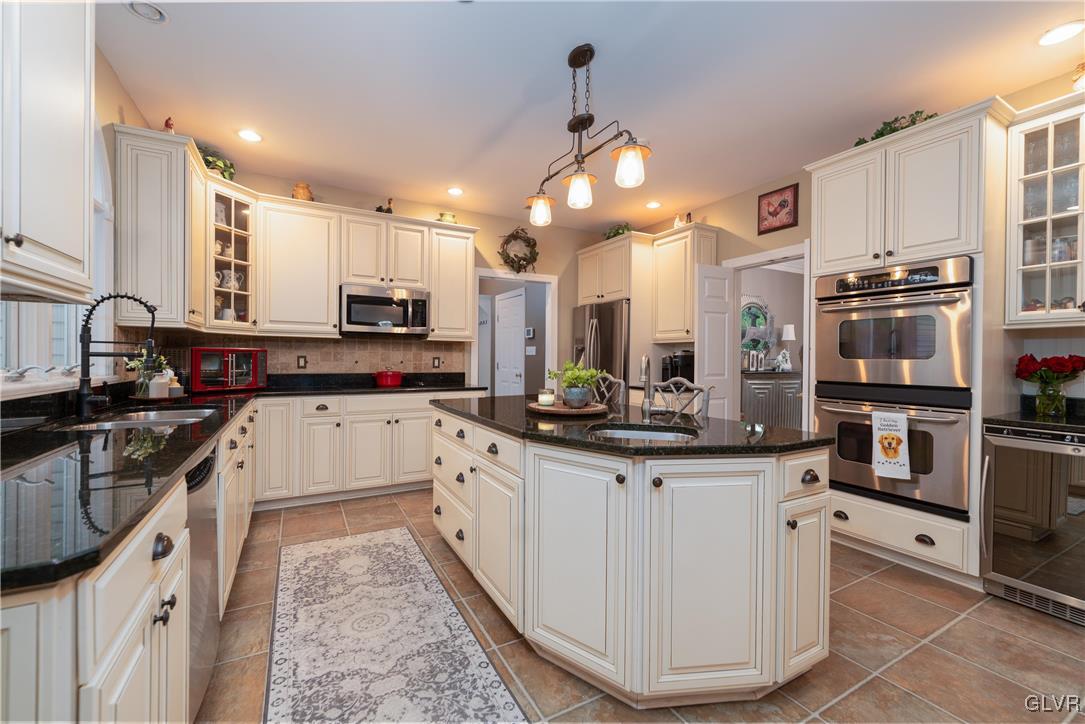 1618 Knollwood Road Bethlehem, PA 18015 - Photo 5 of 31 Kitchen