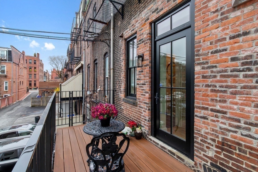 102 St Botolph Street Boston, MA 02116 - Photo 13 of 38