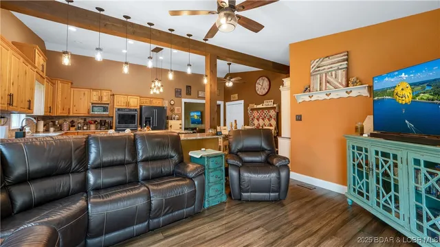 $595,000 | 660 Upper Prairie Hollow Road, Macks Creek, MO 65786