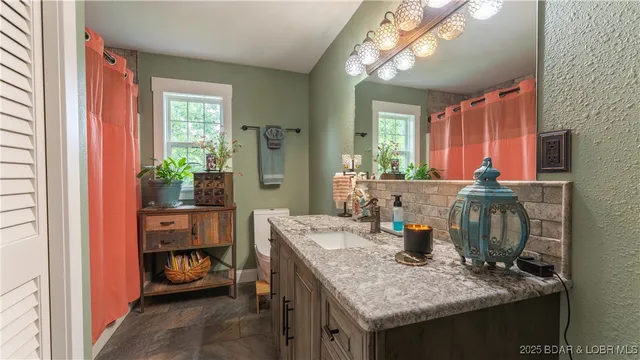 $595,000 | 660 Upper Prairie Hollow Road, Macks Creek, MO 65786