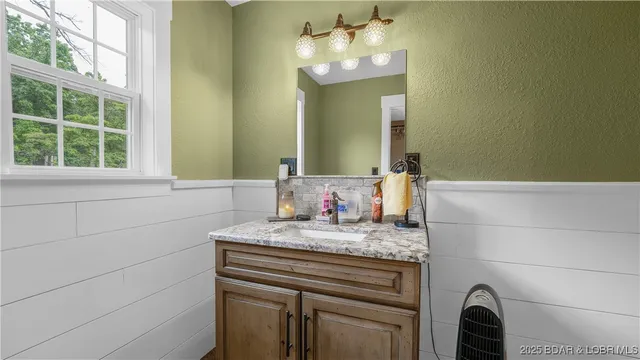 $595,000 | 660 Upper Prairie Hollow Road, Macks Creek, MO 65786