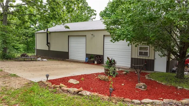 $595,000 | 660 Upper Prairie Hollow Road, Macks Creek, MO 65786