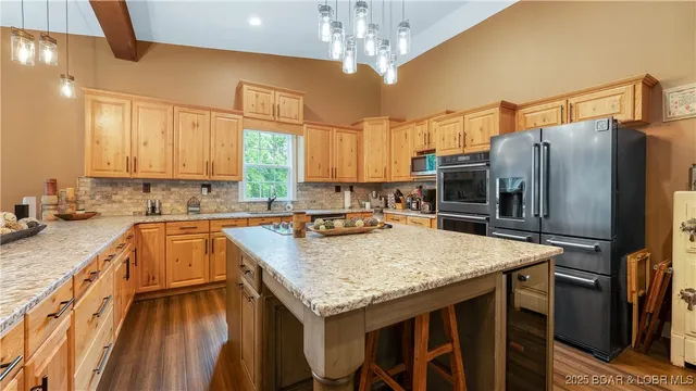 $595,000 | 660 Upper Prairie Hollow Road, Macks Creek, MO 65786