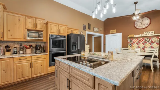 $595,000 | 660 Upper Prairie Hollow Road, Macks Creek, MO 65786