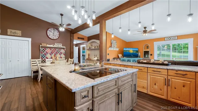 $595,000 | 660 Upper Prairie Hollow Road, Macks Creek, MO 65786