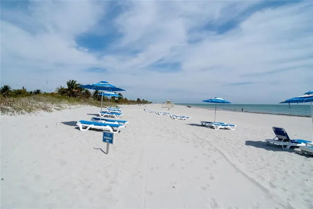 $1,090,000 | 155 Ocean Ln Drive, Unit 404, Key Biscayne, FL 33149