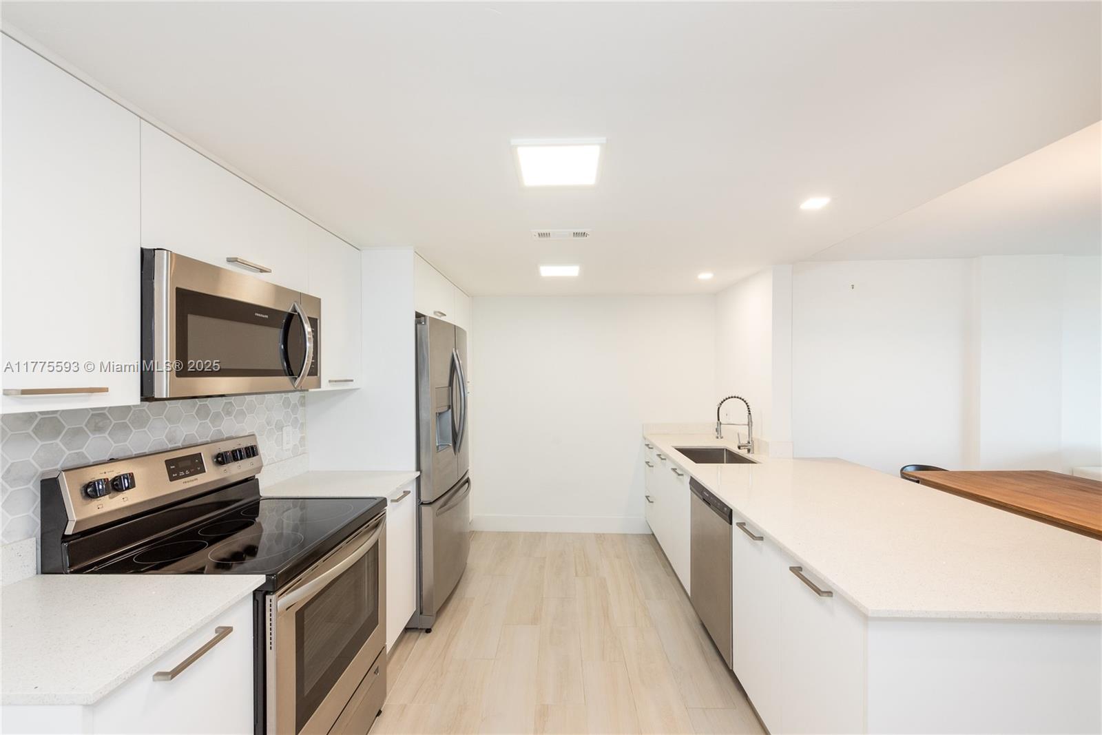 155 Ocean Ln Drive, Unit 404 Key Biscayne, FL 33149 - Photo 8 of 24