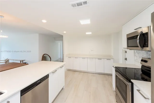 $1,090,000 | 155 Ocean Ln Drive, Unit 404, Key Biscayne, FL 33149