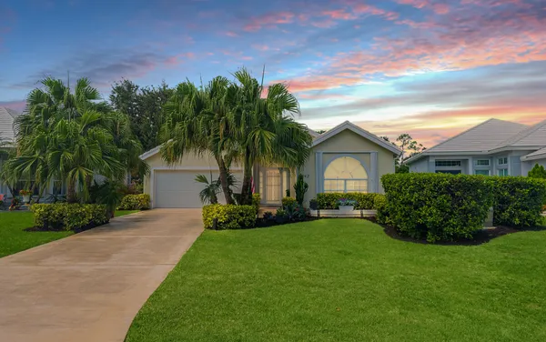 $299,999 | 442 Southwest Fairway Vista, Port St. Lucie, FL 34986