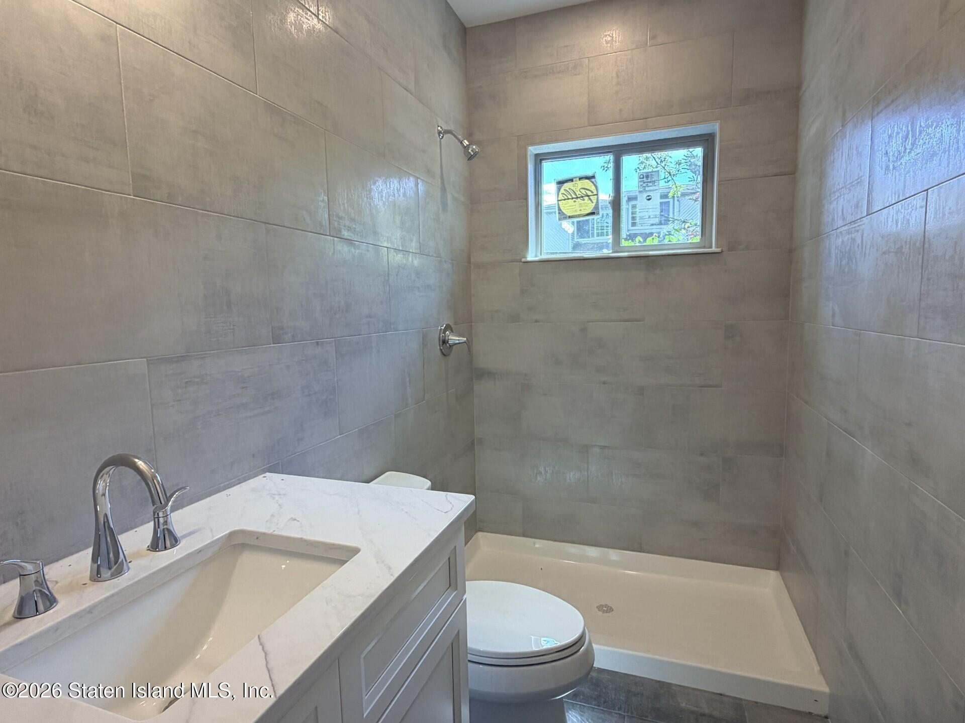 487 Woodrow Road Staten Island, NY 10312 - Photo 12 of 21 b8c3f2b1-0796-43aa-8b5e-1d450a38468b