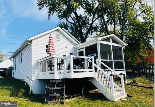 a view of house with swimming pool and porch