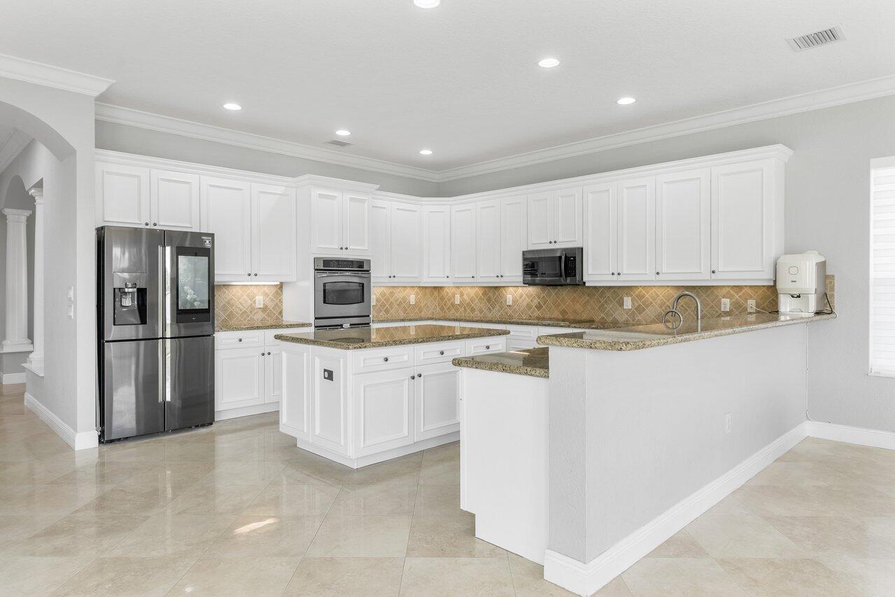 8626 Daystar Ridge Point Boynton Beach, FL 33473 - Photo 5 of 58 kitchen