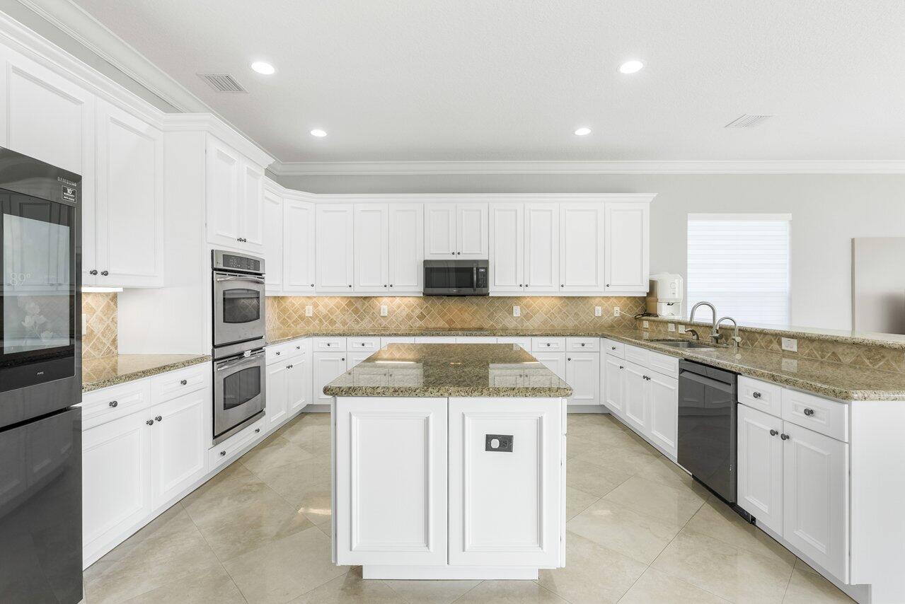 8626 Daystar Ridge Point Boynton Beach, FL 33473 - Photo 7 of 58 kitchen