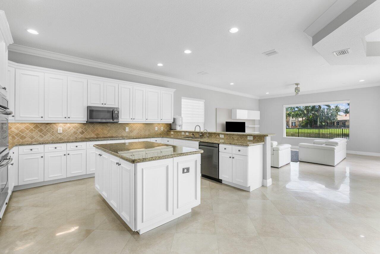 8626 Daystar Ridge Point Boynton Beach, FL 33473 - Photo 10 of 58 kitchen
