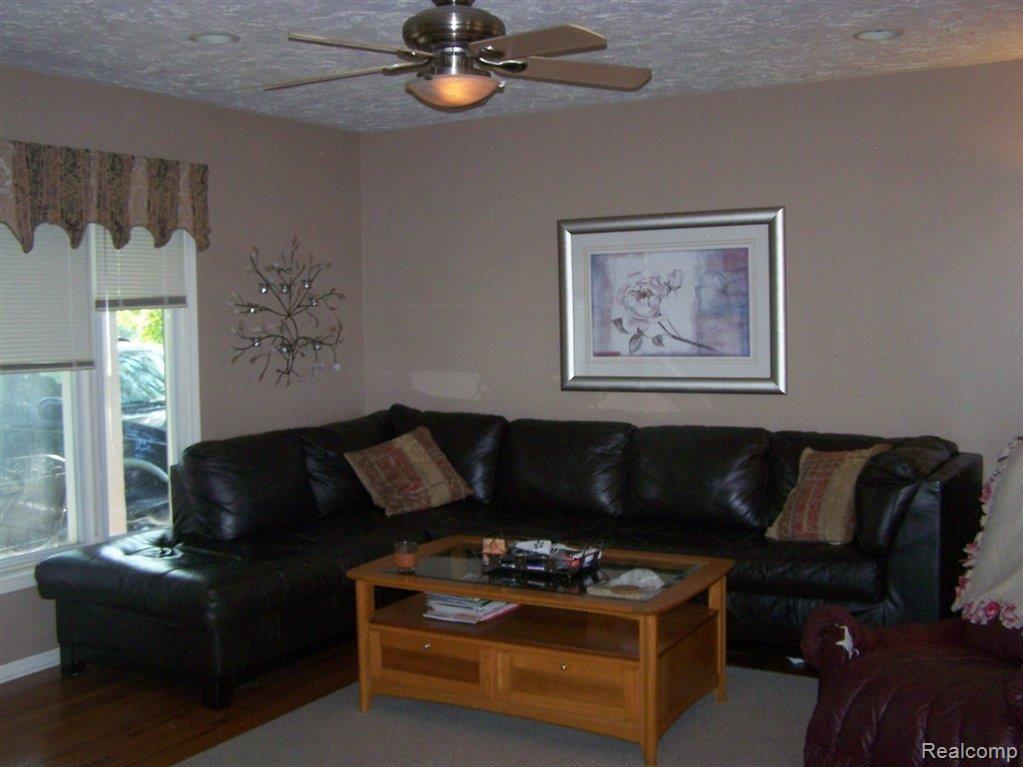2781 Earl Lake Road Howell, MI 48843 - Photo 3 of 15 LIVING ROOM II