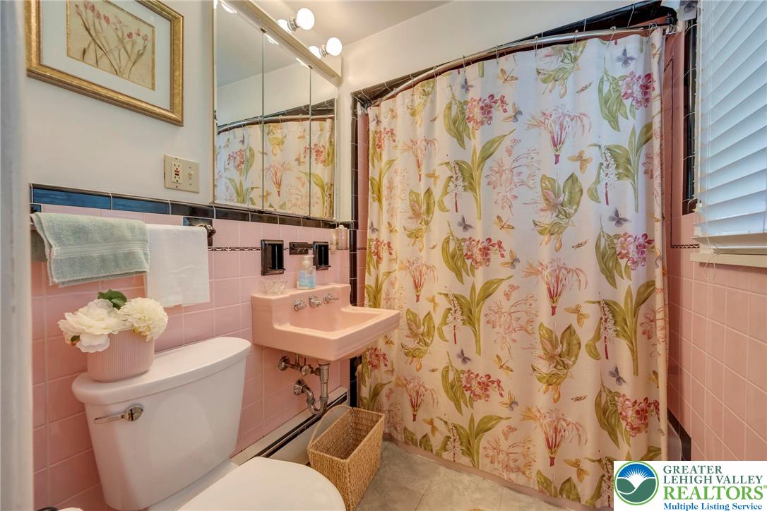 13 Ridgewood Road Easton, PA 18045 - Photo 25 of 32 Master Bathroom