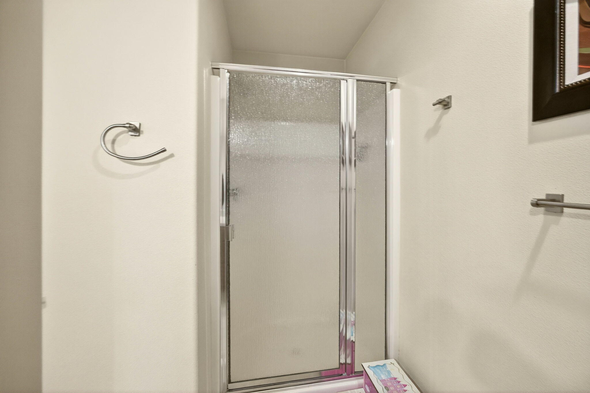 16 Portabello Way Eagle Point, OR 97524 - Photo 41 of 43 a bathroom with a shower