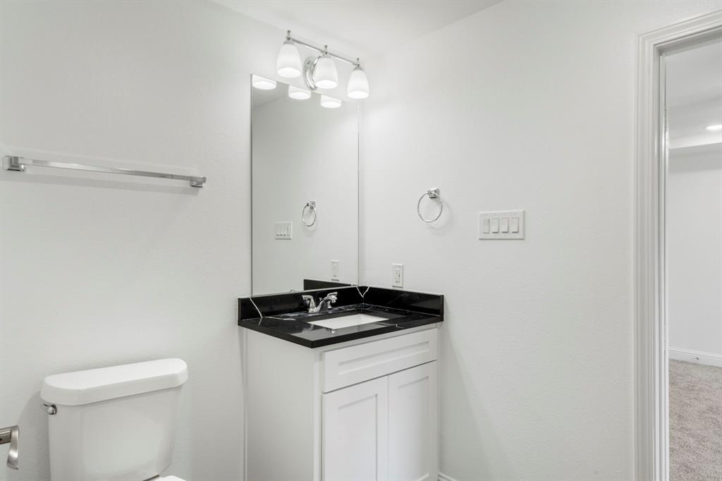 825 Apache Trace Grand Prairie, TX 75051 - Photo 16 of 30