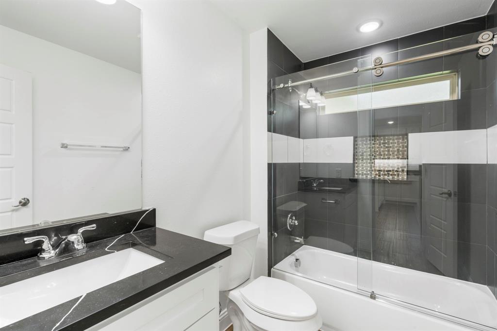 825 Apache Trace Grand Prairie, TX 75051 - Photo 21 of 30