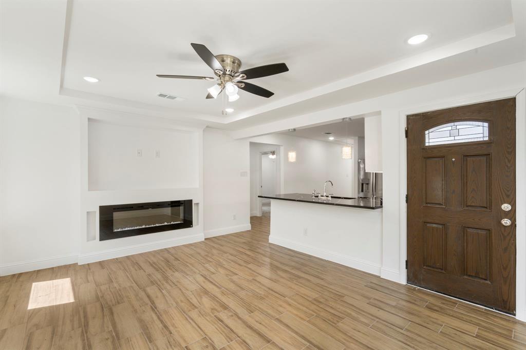 825 Apache Trace Grand Prairie, TX 75051 - Photo 5 of 30