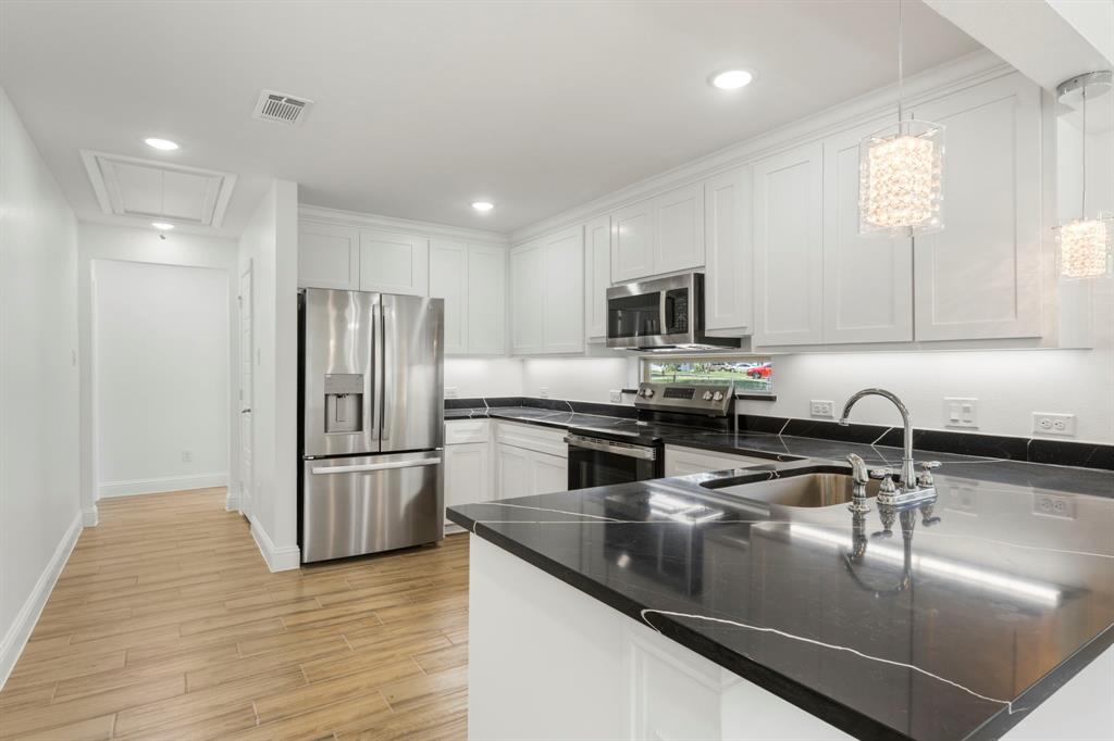 825 Apache Trace Grand Prairie, TX 75051 - Photo 8 of 30