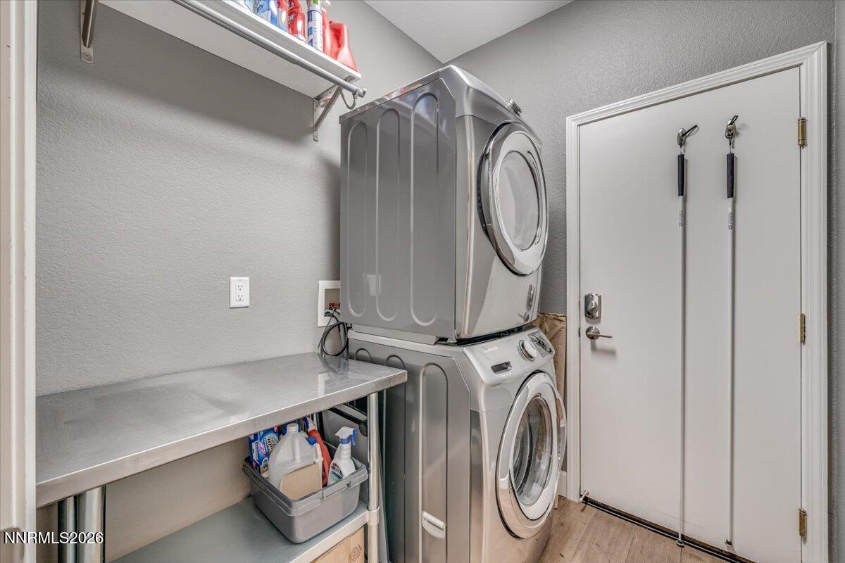 10562 Thistle Berry Court Reno, NV 89521 - Photo 35 of 44 a utility room with dryer and washer