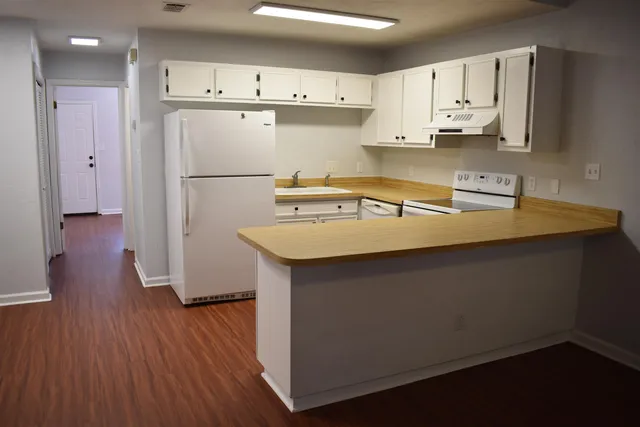 $1,350 | 1169 Ocala Road, Tallahassee, FL 32304